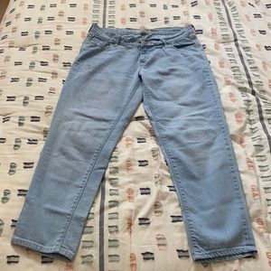 Boyfriend fit, light washed ankle length jeans